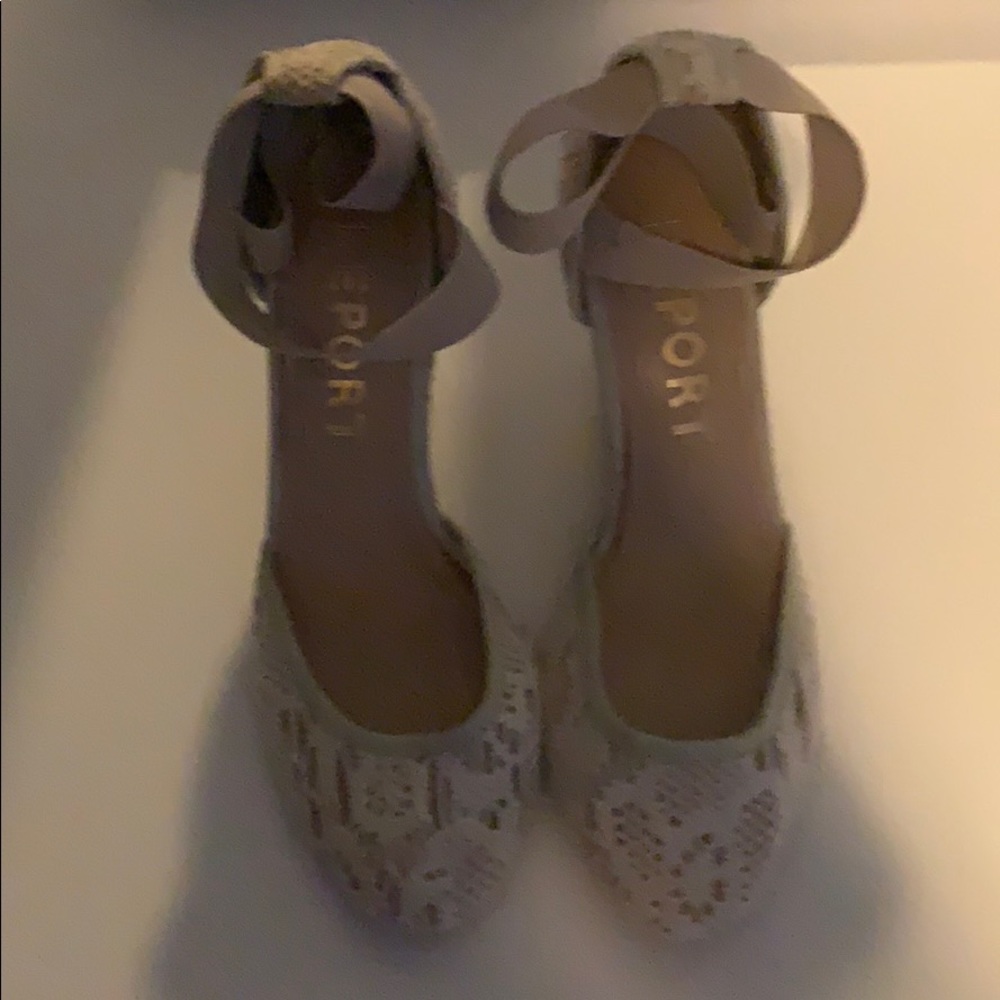 Light bright wedge heels